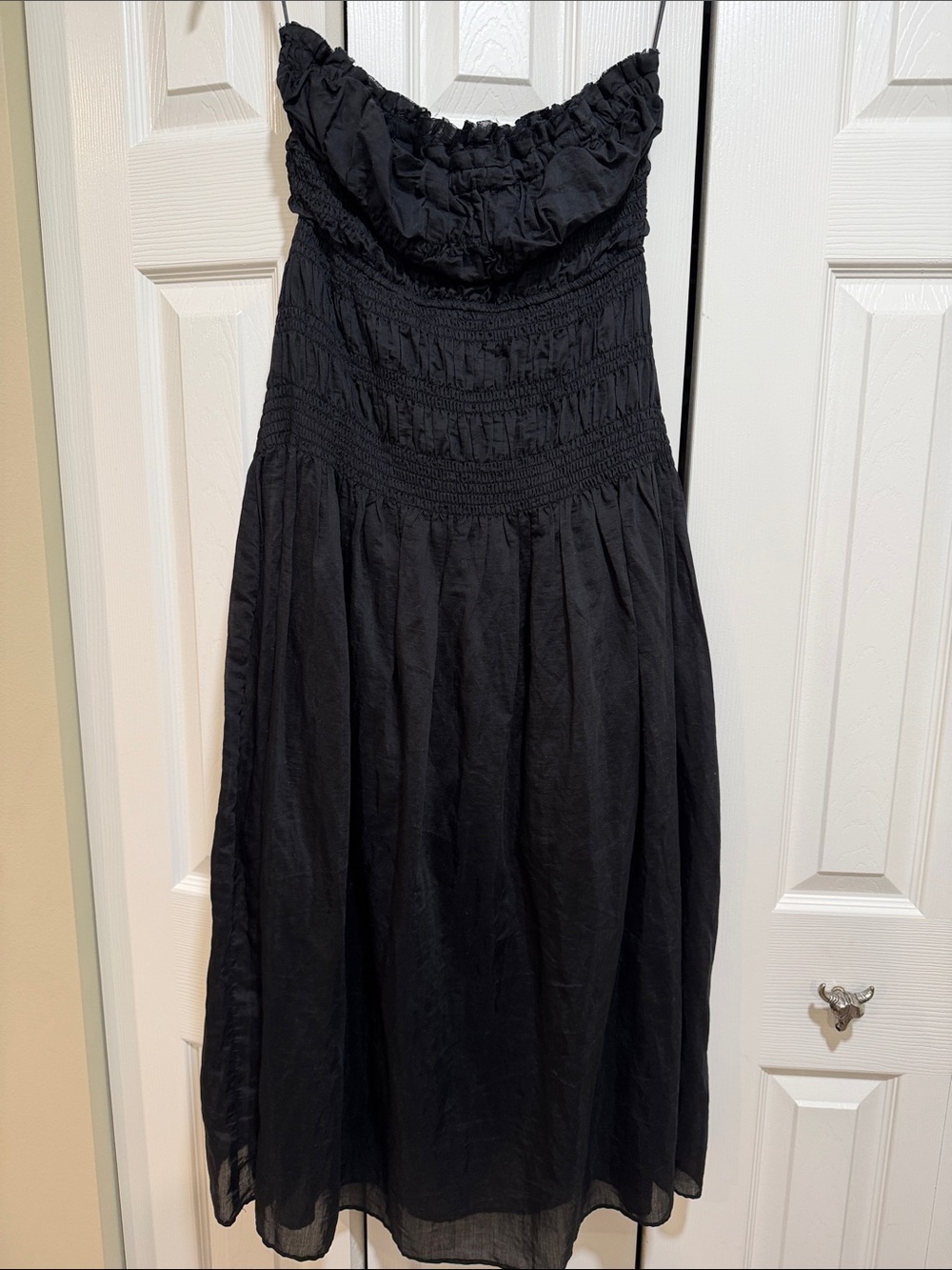 Moon River Black Strapless Smocked Midi Dress